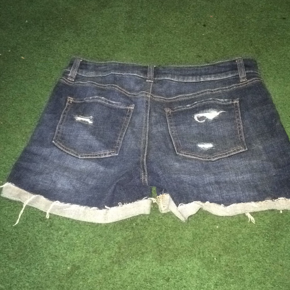 Shorts - Picture 2 of 3